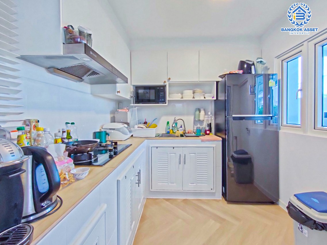 *****บ้านแฝดมือสองนนทบุรี โครงการ Villaggio บางใหญ่ เนื้อที่กว้าง 39.4 ตร.ว. ฟังก์ชัน 3 ห้องนอน 3 ห้องน้ำ 2 ที่จอดรถ บ้านสภาพใหม่ พร้อมเข้าอยู่ ต่อเติมแล้ว บนทำเลเชื่อมต่อถนนกาญจนาภิเษก ใกล้รถไฟฟ้าสายสีม่วง "สถานีคลองบางไผ่" และจุดขึ้นทางด่วน "ศรีรัช"