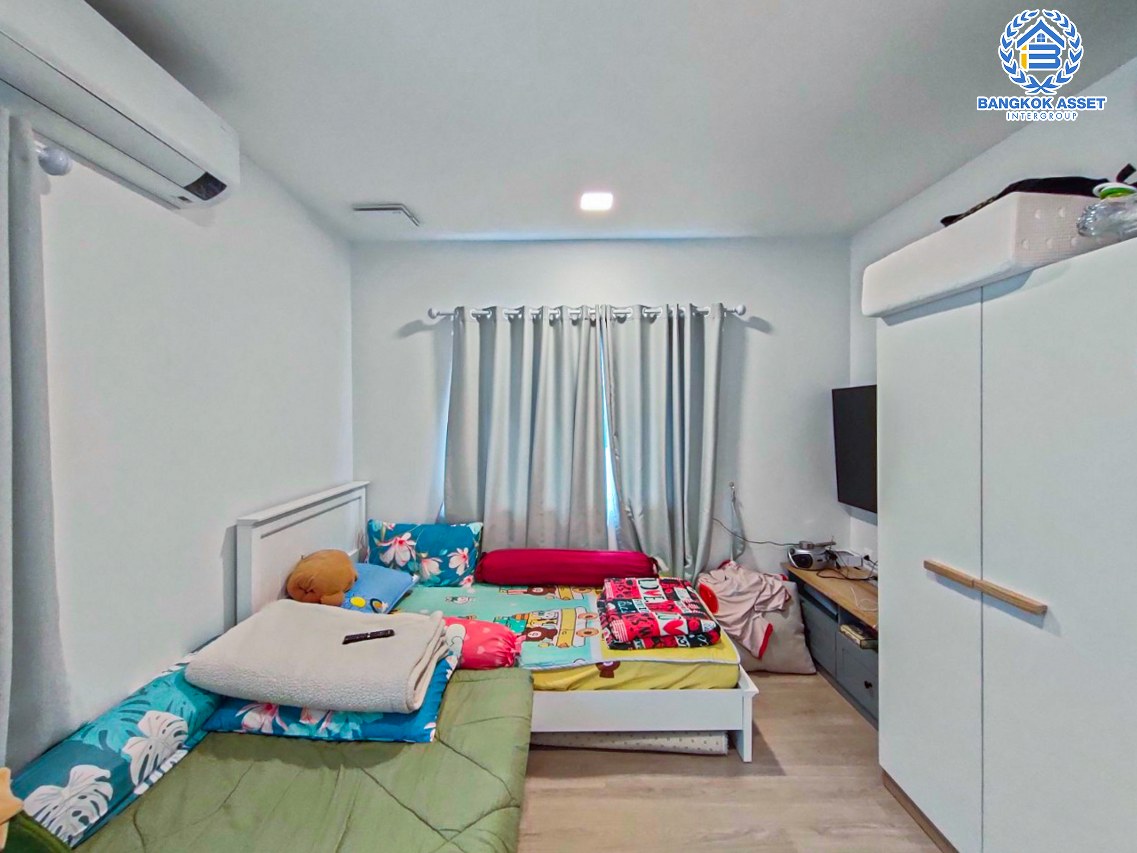 *****บ้านแฝดมือสองนนทบุรี โครงการ Villaggio บางใหญ่ เนื้อที่กว้าง 39.4 ตร.ว. ฟังก์ชัน 3 ห้องนอน 3 ห้องน้ำ 2 ที่จอดรถ บ้านสภาพใหม่ พร้อมเข้าอยู่ ต่อเติมแล้ว บนทำเลเชื่อมต่อถนนกาญจนาภิเษก ใกล้รถไฟฟ้าสายสีม่วง "สถานีคลองบางไผ่" และจุดขึ้นทางด่วน "ศรีรัช"