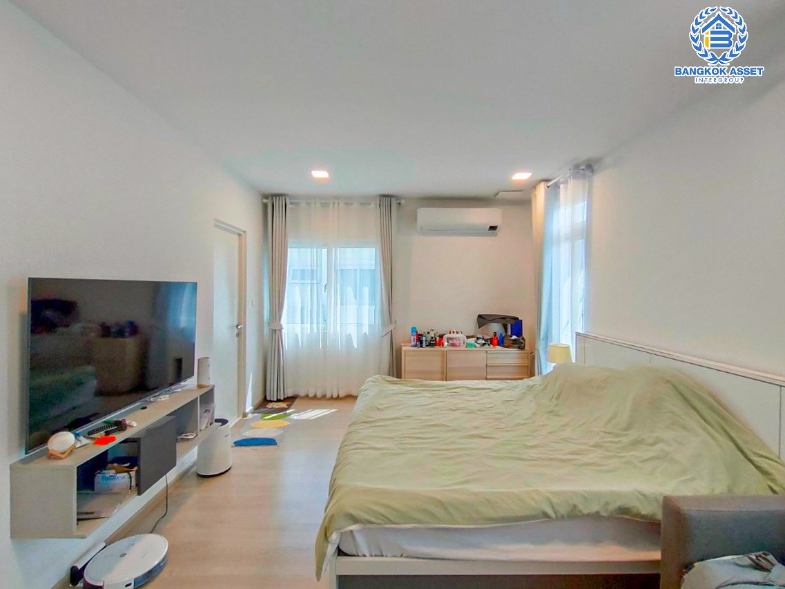 *****บ้านแฝดมือสองนนทบุรี โครงการ Villaggio บางใหญ่ เนื้อที่กว้าง 39.4 ตร.ว. ฟังก์ชัน 3 ห้องนอน 3 ห้องน้ำ 2 ที่จอดรถ บ้านสภาพใหม่ พร้อมเข้าอยู่ ต่อเติมแล้ว บนทำเลเชื่อมต่อถนนกาญจนาภิเษก ใกล้รถไฟฟ้าสายสีม่วง "สถานีคลองบางไผ่" และจุดขึ้นทางด่วน "ศรีรัช"