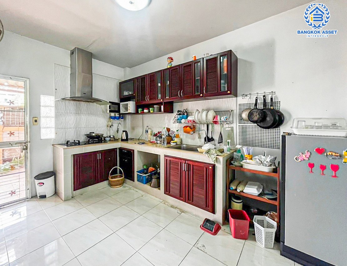 *****ทาวน์เฮ้าส์มือสองนนทบุรี โครงการ พาร์ควิลเลจ1 กาญจนาภิเษก เนื้อที่กว้างเกือบ 23 ตร.ว. ฟังก์ชัน 2 ห้องนอน 2 ห้องน้ำ แถมฟรี! 3 เครื่องปรับอากาศ 2 เครื่องทำน้ำอุ่น บนทำเลแห่งการเดินทาง เชื่อมต่อถนนกาญจนาภิเษก ใกล้รถไฟฟ้าสายสีม่วง "สถานีคลองบางไผ่" และจุดขึ้นทางด่วน "ศรีรัช,งามวงศ์วาน"