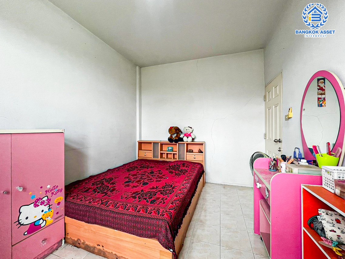 *****ทาวน์เฮ้าส์มือสองนนทบุรี โครงการ พาร์ควิลเลจ1 กาญจนาภิเษก เนื้อที่กว้างเกือบ 23 ตร.ว. ฟังก์ชัน 2 ห้องนอน 2 ห้องน้ำ แถมฟรี! 3 เครื่องปรับอากาศ 2 เครื่องทำน้ำอุ่น บนทำเลแห่งการเดินทาง เชื่อมต่อถนนกาญจนาภิเษก ใกล้รถไฟฟ้าสายสีม่วง "สถานีคลองบางไผ่" และจุดขึ้นทางด่วน "ศรีรัช,งามวงศ์วาน"