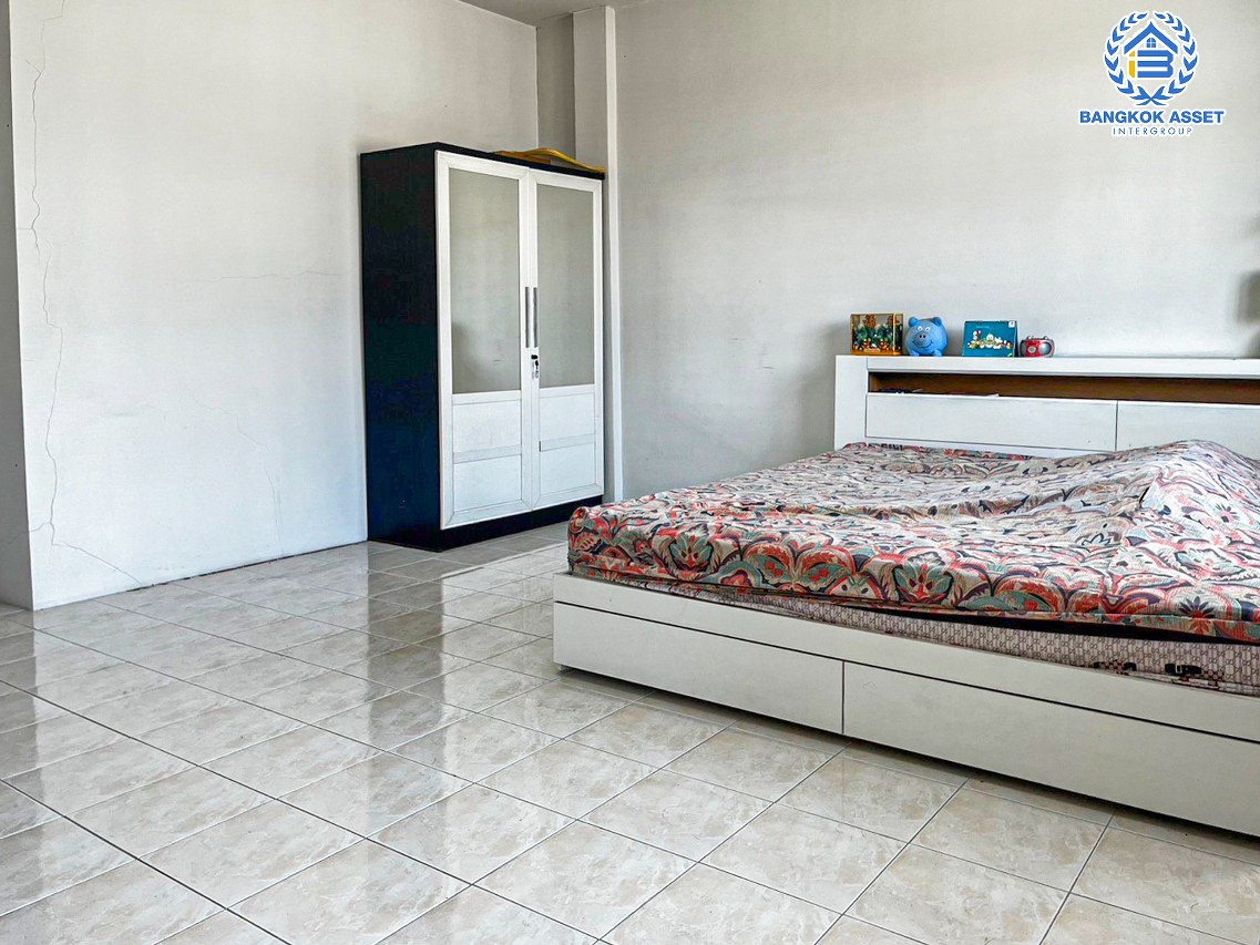 *****ทาวน์เฮ้าส์มือสองนนทบุรี โครงการ พาร์ควิลเลจ1 กาญจนาภิเษก เนื้อที่กว้างเกือบ 23 ตร.ว. ฟังก์ชัน 2 ห้องนอน 2 ห้องน้ำ แถมฟรี! 3 เครื่องปรับอากาศ 2 เครื่องทำน้ำอุ่น บนทำเลแห่งการเดินทาง เชื่อมต่อถนนกาญจนาภิเษก ใกล้รถไฟฟ้าสายสีม่วง "สถานีคลองบางไผ่" และจุดขึ้นทางด่วน "ศรีรัช,งามวงศ์วาน"