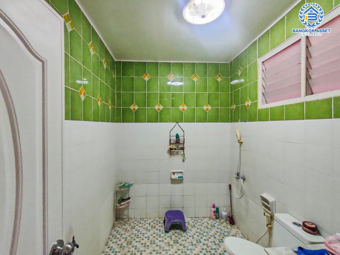 *****ทาวน์เฮ้าส์มือสองนนทบุรี หมู่บ้าน ช.รุ่งเรือง6 บางกรวย-ไทรน้อย หลังมุม! เนื้อที่กว้างเกือบ 30 ตร.ว. ฟังก์ชัน 2 ห้องนอน 2 ห้องน้ำ 1 ที่จอดรถ บ้านพร้อมอยู่ ต่อเติมพื้นที่ใช้สอยเยอะ บนทำเลเดินทางสะดวก ใกล้รถไฟฟ้าสายสีม่วง "สถานีบางพลู" และจุดขึ้นทางด่วน "ศรีรัช" จองด่วน!