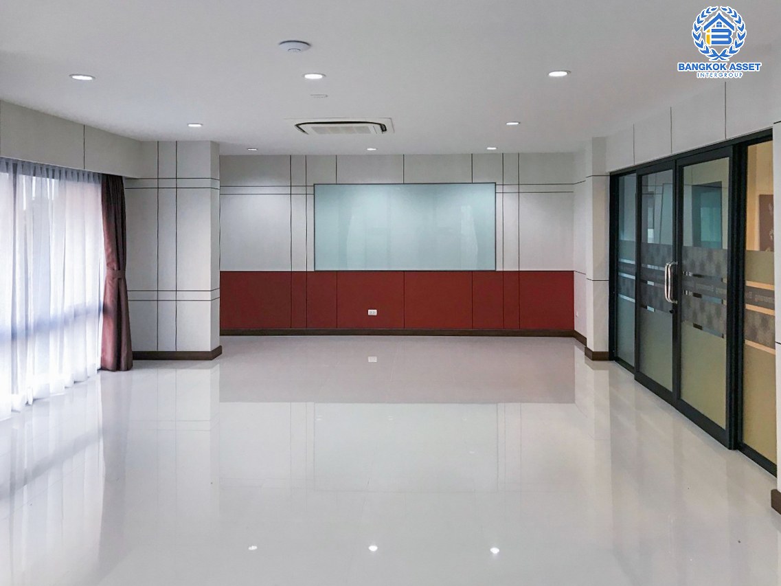 *****อาคารพาณิชย์มือสองกรุงเทพมหานคร สำนักงาน รามคำแหง ซ.4 รามคำแหง หลังมุม! เนื้อที่กว้างถึง 88 ตร.ว. ฟังก์ชัน 10 ห้องนอน 9 ห้องน้ำ ตึก 4 ชั้น พร้อมโกดัง 2 ชั้น สามารถเปิดเป็นสำนักงาน หรือออฟฟิศได้ บนทำเลเดินทางสะดวก ใกล้รถไฟฟ้าสายสีส้ม "สถานีหัวหมาก" และทางด่วน "พระราม 9,ฉลองรัช"