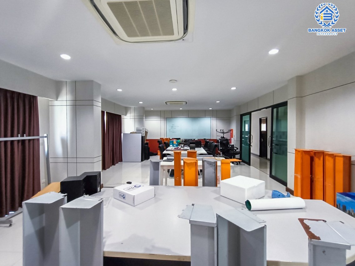 *****อาคารพาณิชย์มือสองกรุงเทพมหานคร สำนักงาน รามคำแหง ซ.4 รามคำแหง หลังมุม! เนื้อที่กว้างถึง 88 ตร.ว. ฟังก์ชัน 10 ห้องนอน 9 ห้องน้ำ ตึก 4 ชั้น พร้อมโกดัง 2 ชั้น สามารถเปิดเป็นสำนักงาน หรือออฟฟิศได้ บนทำเลเดินทางสะดวก ใกล้รถไฟฟ้าสายสีส้ม "สถานีหัวหมาก" และทางด่วน "พระราม 9,ฉลองรัช"