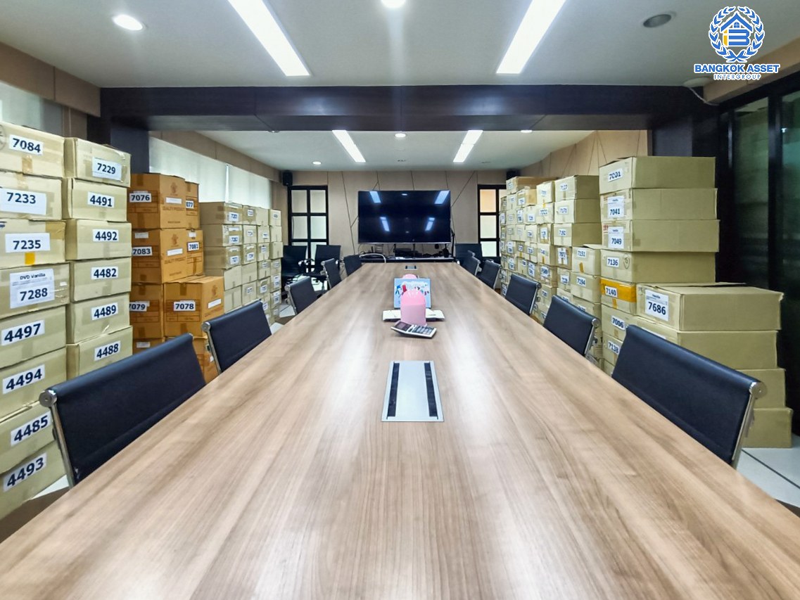 *****อาคารพาณิชย์มือสองกรุงเทพมหานคร สำนักงาน รามคำแหง ซ.4 รามคำแหง หลังมุม! เนื้อที่กว้างถึง 88 ตร.ว. ฟังก์ชัน 10 ห้องนอน 9 ห้องน้ำ ตึก 4 ชั้น พร้อมโกดัง 2 ชั้น สามารถเปิดเป็นสำนักงาน หรือออฟฟิศได้ บนทำเลเดินทางสะดวก ใกล้รถไฟฟ้าสายสีส้ม "สถานีหัวหมาก" และทางด่วน "พระราม 9,ฉลองรัช"