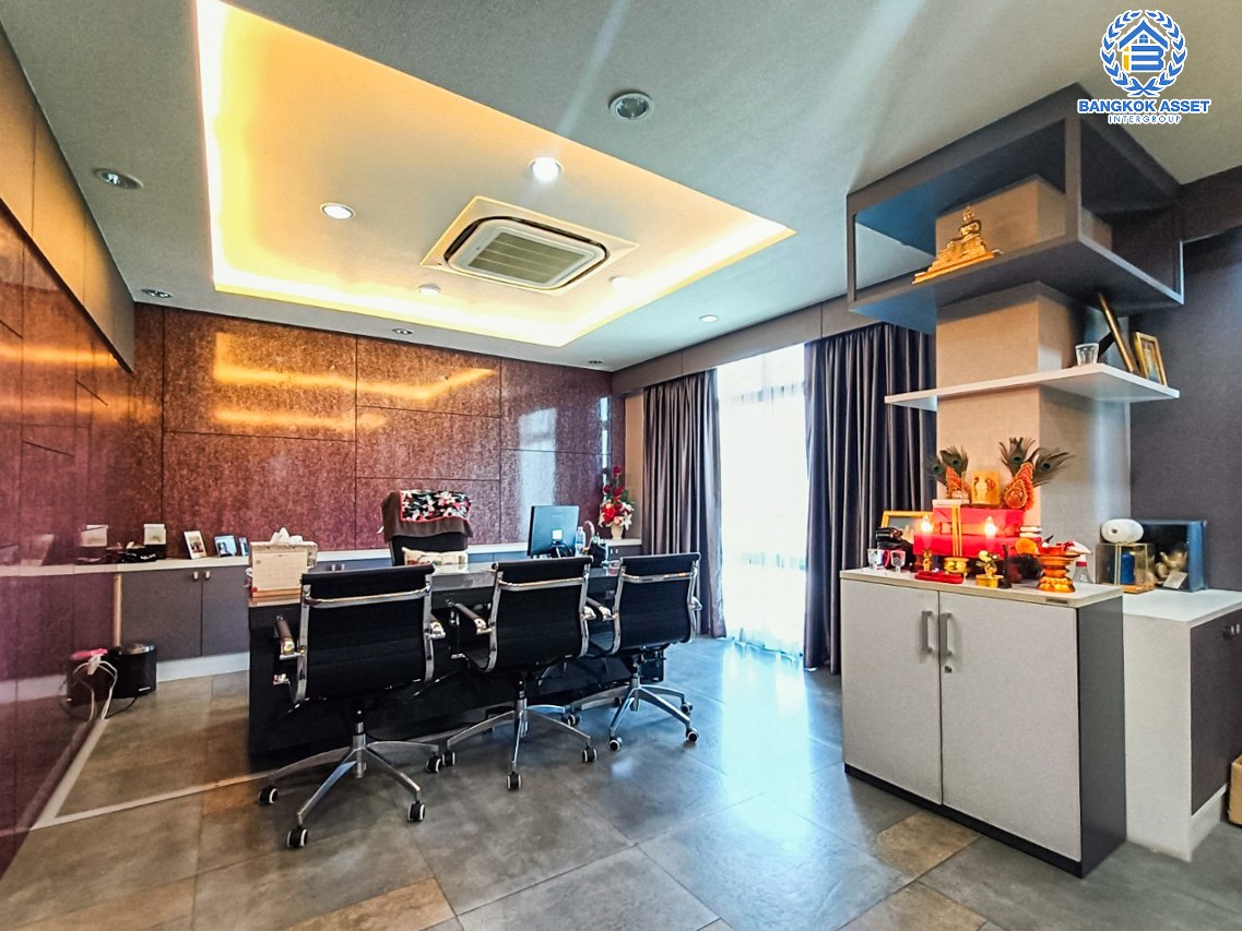 *****อาคารพาณิชย์มือสองกรุงเทพมหานคร สำนักงาน รามคำแหง ซ.4 รามคำแหง หลังมุม! เนื้อที่กว้างถึง 88 ตร.ว. ฟังก์ชัน 10 ห้องนอน 9 ห้องน้ำ ตึก 4 ชั้น พร้อมโกดัง 2 ชั้น สามารถเปิดเป็นสำนักงาน หรือออฟฟิศได้ บนทำเลเดินทางสะดวก ใกล้รถไฟฟ้าสายสีส้ม "สถานีหัวหมาก" และทางด่วน "พระราม 9,ฉลองรัช"