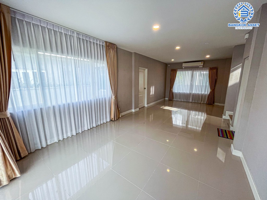 บ้านเดี่ยวมือสอง โครงการ เซนโทร ราชพฤกษ์1 เนื้อที่ 50.80 ตร.ว. ฟังก์ชัน 4 ห้องนอน 3 ห้องน้ำ 2 ที่จอดรถ บ้านสภาพดีมาก โครงการมีความเป็นส่วนตัว บนทำเลดี เชื่อมต่อถนนนครอินทร์ ถนนกาญจนาภิเษก ถนนราชพฤกษ์ ใกล้รถไฟฟ้าสายสีม่วง "สถานีบางพลู" และจุดขึ้นทางด่วน "ศรีรัช-วงแหวนรอบนอก"...