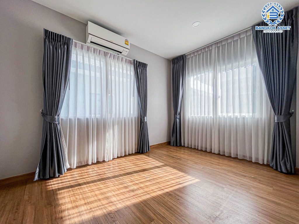 บ้านเดี่ยวมือสอง โครงการ เซนโทร ราชพฤกษ์1 เนื้อที่ 50.80 ตร.ว. ฟังก์ชัน 4 ห้องนอน 3 ห้องน้ำ 2 ที่จอดรถ บ้านสภาพดีมาก โครงการมีความเป็นส่วนตัว บนทำเลดี เชื่อมต่อถนนนครอินทร์ ถนนกาญจนาภิเษก ถนนราชพฤกษ์ ใกล้รถไฟฟ้าสายสีม่วง "สถานีบางพลู" และจุดขึ้นทางด่วน "ศรีรัช-วงแหวนรอบนอก"...