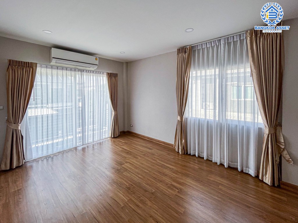 บ้านเดี่ยวมือสอง โครงการ เซนโทร ราชพฤกษ์1 เนื้อที่ 50.80 ตร.ว. ฟังก์ชัน 4 ห้องนอน 3 ห้องน้ำ 2 ที่จอดรถ บ้านสภาพดีมาก โครงการมีความเป็นส่วนตัว บนทำเลดี เชื่อมต่อถนนนครอินทร์ ถนนกาญจนาภิเษก ถนนราชพฤกษ์ ใกล้รถไฟฟ้าสายสีม่วง "สถานีบางพลู" และจุดขึ้นทางด่วน "ศรีรัช-วงแหวนรอบนอก"...