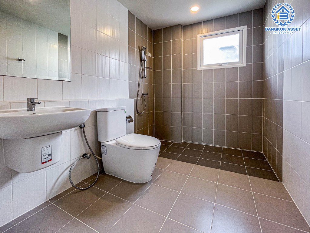 บ้านเดี่ยวมือสอง โครงการ เซนโทร ราชพฤกษ์1 เนื้อที่ 50.80 ตร.ว. ฟังก์ชัน 4 ห้องนอน 3 ห้องน้ำ 2 ที่จอดรถ บ้านสภาพดีมาก โครงการมีความเป็นส่วนตัว บนทำเลดี เชื่อมต่อถนนนครอินทร์ ถนนกาญจนาภิเษก ถนนราชพฤกษ์ ใกล้รถไฟฟ้าสายสีม่วง "สถานีบางพลู" และจุดขึ้นทางด่วน "ศรีรัช-วงแหวนรอบนอก"...