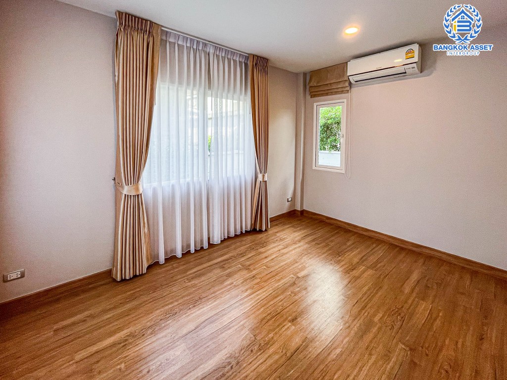 บ้านเดี่ยวมือสอง โครงการ เซนโทร ราชพฤกษ์1 เนื้อที่ 50.80 ตร.ว. ฟังก์ชัน 4 ห้องนอน 3 ห้องน้ำ 2 ที่จอดรถ บ้านสภาพดีมาก โครงการมีความเป็นส่วนตัว บนทำเลดี เชื่อมต่อถนนนครอินทร์ ถนนกาญจนาภิเษก ถนนราชพฤกษ์ ใกล้รถไฟฟ้าสายสีม่วง "สถานีบางพลู" และจุดขึ้นทางด่วน "ศรีรัช-วงแหวนรอบนอก"...