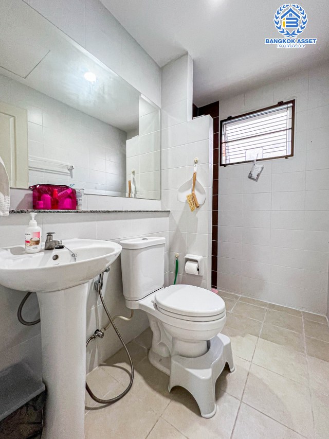 *****บ้านเดี่ยวมือสองนนทบุรี โครงการ ธนาสิริ ปิ่นเกล้า-ราชพฤกษ์ หลังมุม! เนื้อที่กว้างมากถึง 78.5 ตร.ว. ฟังก์ชัน 3 ห้องนอน 3 ห้องน้ำ 3 ที่จอดรถ บ้านสภาพสวย ใหม่มาก มีพื้นที่เยอะ บนทำเลติด ถนนราชพฤกษ์ ใกล้รถไฟฟ้าสายสีม่วง "สถานีบางรักน้อยท่าอิฐ" และจุดขึ้นทางด่วน "กาญจนาภิเษก"