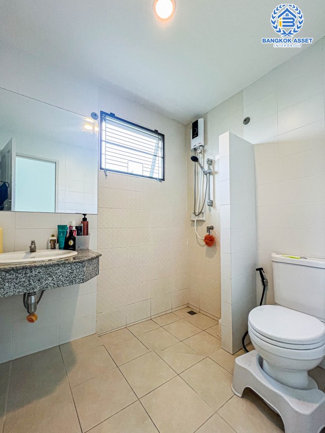 *****บ้านเดี่ยวมือสองนนทบุรี โครงการ ธนาสิริ ปิ่นเกล้า-ราชพฤกษ์ หลังมุม! เนื้อที่กว้างมากถึง 78.5 ตร.ว. ฟังก์ชัน 3 ห้องนอน 3 ห้องน้ำ 3 ที่จอดรถ บ้านสภาพสวย ใหม่มาก มีพื้นที่เยอะ บนทำเลติด ถนนราชพฤกษ์ ใกล้รถไฟฟ้าสายสีม่วง "สถานีบางรักน้อยท่าอิฐ" และจุดขึ้นทางด่วน "กาญจนาภิเษก"