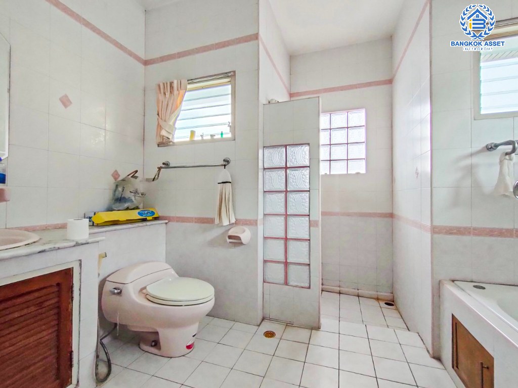 *****บ้านเดี่ยวมือสอง โครงการ มณีรินทร์ รัตนาธิเบศร์ เนื้อที่ 70.60 ตร.ว. ฟังก์ชัน 3 ห้องนอน 3 ห้องน้ำ 1 ที่จอดรถ บนถนนเมน ฟรี! เครื่องปรับอากาศ ทำเลเดินทางสะดวก เชื่อมต่อถนนรัตนาธิเบศร์ ถนนติวานนท์ ถนนราชพฤกษ์ ใกล้รถไฟฟ้าสายสีม่วง "สถานีบางรักน้อยท่าอิฐ" และจุดขึ้นทางด่วน "งามวงศ์วาน"