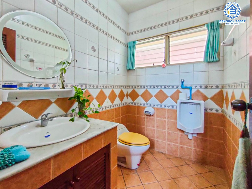 *****บ้านเดี่ยวมือสอง โครงการ มณีรินทร์ รัตนาธิเบศร์ เนื้อที่ 70.60 ตร.ว. ฟังก์ชัน 3 ห้องนอน 3 ห้องน้ำ 1 ที่จอดรถ บนถนนเมน ฟรี! เครื่องปรับอากาศ ทำเลเดินทางสะดวก เชื่อมต่อถนนรัตนาธิเบศร์ ถนนติวานนท์ ถนนราชพฤกษ์ ใกล้รถไฟฟ้าสายสีม่วง "สถานีบางรักน้อยท่าอิฐ" และจุดขึ้นทางด่วน "งามวงศ์วาน"