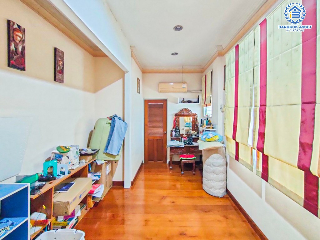 *****บ้านเดี่ยวมือสอง โครงการ มณีรินทร์ รัตนาธิเบศร์ เนื้อที่ 70.60 ตร.ว. ฟังก์ชัน 3 ห้องนอน 3 ห้องน้ำ 1 ที่จอดรถ บนถนนเมน ฟรี! เครื่องปรับอากาศ ทำเลเดินทางสะดวก เชื่อมต่อถนนรัตนาธิเบศร์ ถนนติวานนท์ ถนนราชพฤกษ์ ใกล้รถไฟฟ้าสายสีม่วง "สถานีบางรักน้อยท่าอิฐ" และจุดขึ้นทางด่วน "งามวงศ์วาน"