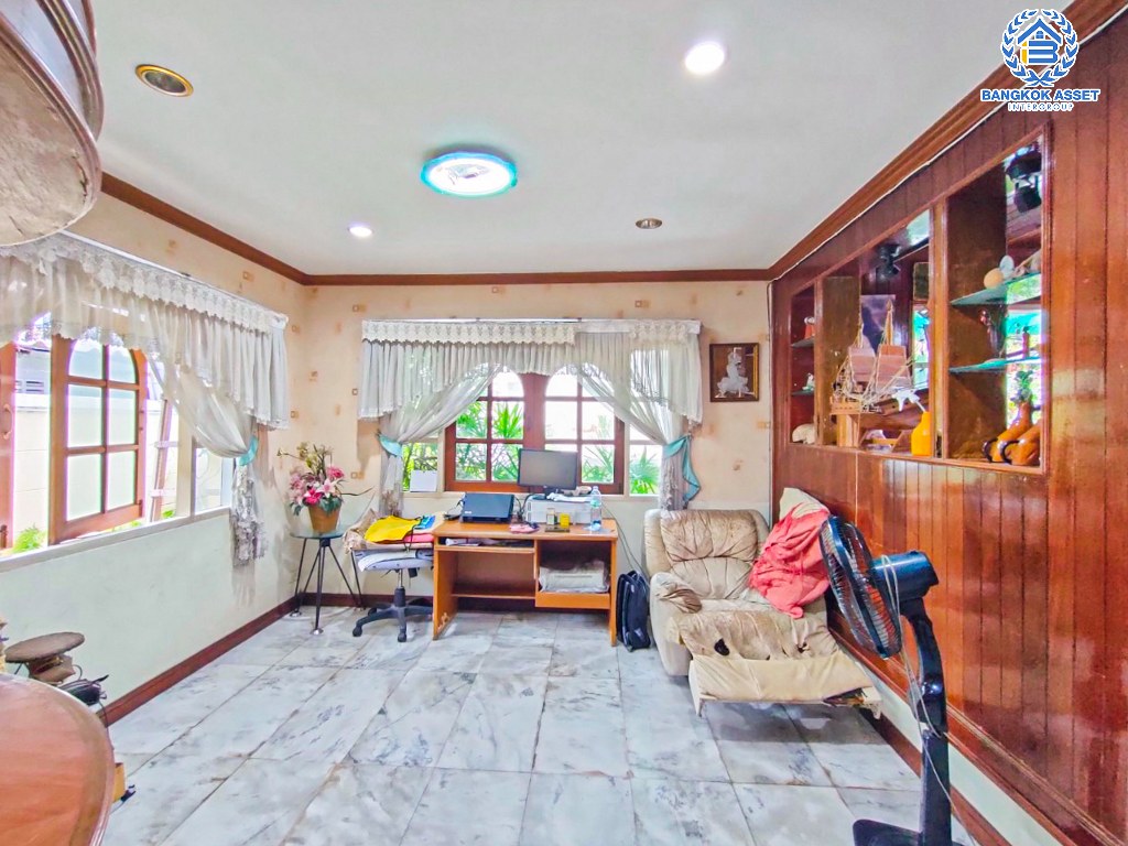 *****บ้านเดี่ยวมือสอง โครงการ มณีรินทร์ รัตนาธิเบศร์ เนื้อที่ 70.60 ตร.ว. ฟังก์ชัน 3 ห้องนอน 3 ห้องน้ำ 1 ที่จอดรถ บนถนนเมน ฟรี! เครื่องปรับอากาศ ทำเลเดินทางสะดวก เชื่อมต่อถนนรัตนาธิเบศร์ ถนนติวานนท์ ถนนราชพฤกษ์ ใกล้รถไฟฟ้าสายสีม่วง "สถานีบางรักน้อยท่าอิฐ" และจุดขึ้นทางด่วน "งามวงศ์วาน"