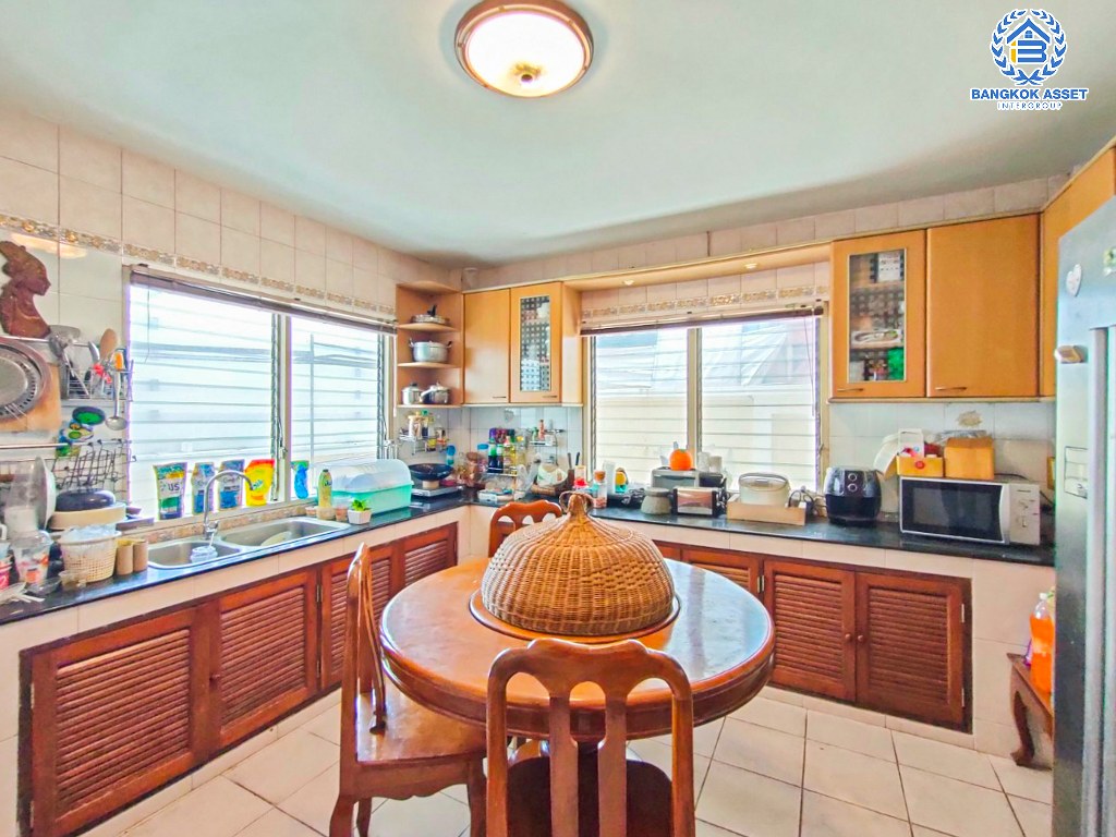 *****บ้านเดี่ยวมือสอง โครงการ มณีรินทร์ รัตนาธิเบศร์ เนื้อที่ 70.60 ตร.ว. ฟังก์ชัน 3 ห้องนอน 3 ห้องน้ำ 1 ที่จอดรถ บนถนนเมน ฟรี! เครื่องปรับอากาศ ทำเลเดินทางสะดวก เชื่อมต่อถนนรัตนาธิเบศร์ ถนนติวานนท์ ถนนราชพฤกษ์ ใกล้รถไฟฟ้าสายสีม่วง "สถานีบางรักน้อยท่าอิฐ" และจุดขึ้นทางด่วน "งามวงศ์วาน"