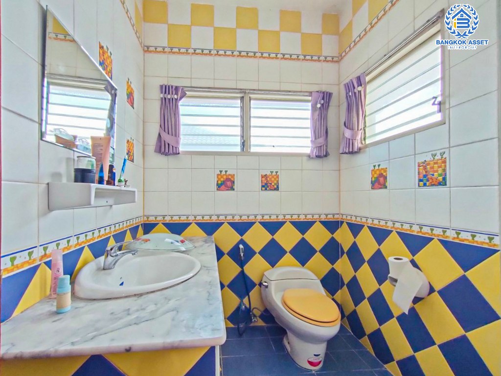 *****บ้านเดี่ยวมือสอง โครงการ มณีรินทร์ รัตนาธิเบศร์ เนื้อที่ 70.60 ตร.ว. ฟังก์ชัน 3 ห้องนอน 3 ห้องน้ำ 1 ที่จอดรถ บนถนนเมน ฟรี! เครื่องปรับอากาศ ทำเลเดินทางสะดวก เชื่อมต่อถนนรัตนาธิเบศร์ ถนนติวานนท์ ถนนราชพฤกษ์ ใกล้รถไฟฟ้าสายสีม่วง "สถานีบางรักน้อยท่าอิฐ" และจุดขึ้นทางด่วน "งามวงศ์วาน"