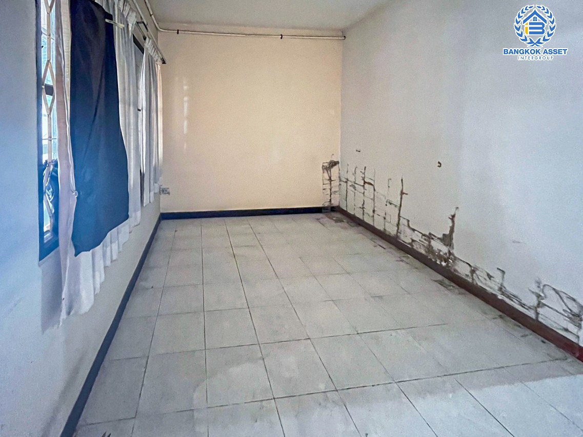 ทาวน์เฮ้าส์มือสองนนทบุรี โครงการ นันทนาการ์เด้นท์1 ราชพฤกษ์-ท่าอิฐ เนื้อที่ 17.7 ตร.ว. ฟังก์ชัน 2 ห้องนอน 2 ห้องน้ำ 1 ที่จอดรถ บนทำเลเชื่อมต่อ ถนนราชพฤกษ์, ถนนรัตนาธิเบศร์ ใกล้ทางด่วน "งามวงศ์วาน" และรถไฟฟ้าสายสีม่วง "สถานีบางรักน้อยท่าอิฐ" เพียง 7 นาทีเท่านั้น