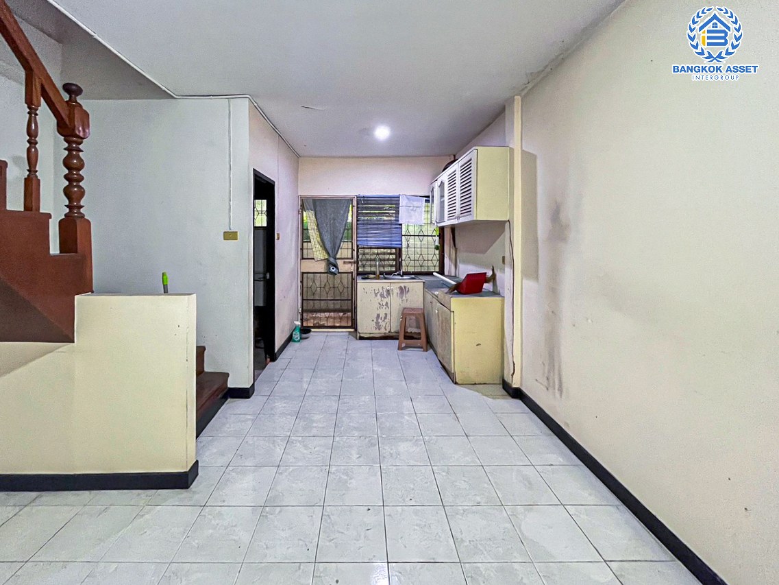 ทาวน์เฮ้าส์มือสองนนทบุรี โครงการ นันทนาการ์เด้นท์1 ราชพฤกษ์-ท่าอิฐ เนื้อที่ 17.7 ตร.ว. ฟังก์ชัน 2 ห้องนอน 2 ห้องน้ำ 1 ที่จอดรถ บนทำเลเชื่อมต่อ ถนนราชพฤกษ์, ถนนรัตนาธิเบศร์ ใกล้ทางด่วน "งามวงศ์วาน" และรถไฟฟ้าสายสีม่วง "สถานีบางรักน้อยท่าอิฐ" เพียง 7 นาทีเท่านั้น