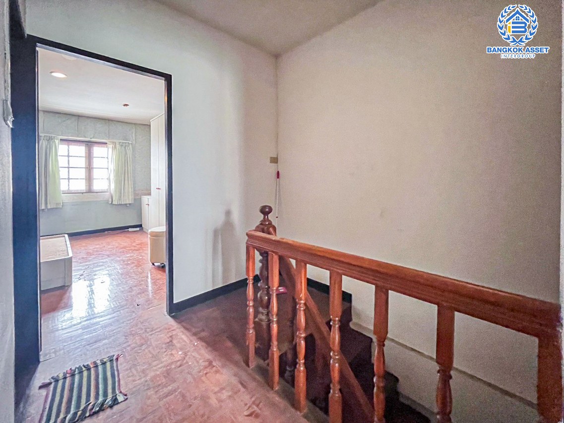 ทาวน์เฮ้าส์มือสองนนทบุรี โครงการ นันทนาการ์เด้นท์1 ราชพฤกษ์-ท่าอิฐ เนื้อที่ 17.7 ตร.ว. ฟังก์ชัน 2 ห้องนอน 2 ห้องน้ำ 1 ที่จอดรถ บนทำเลเชื่อมต่อ ถนนราชพฤกษ์, ถนนรัตนาธิเบศร์ ใกล้ทางด่วน "งามวงศ์วาน" และรถไฟฟ้าสายสีม่วง "สถานีบางรักน้อยท่าอิฐ" เพียง 7 นาทีเท่านั้น