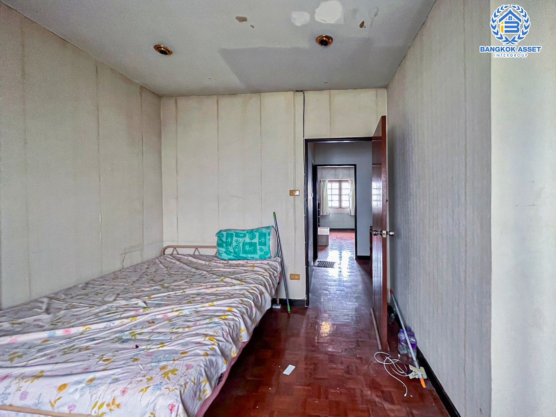 ทาวน์เฮ้าส์มือสองนนทบุรี โครงการ นันทนาการ์เด้นท์1 ราชพฤกษ์-ท่าอิฐ เนื้อที่ 17.7 ตร.ว. ฟังก์ชัน 2 ห้องนอน 2 ห้องน้ำ 1 ที่จอดรถ บนทำเลเชื่อมต่อ ถนนราชพฤกษ์, ถนนรัตนาธิเบศร์ ใกล้ทางด่วน "งามวงศ์วาน" และรถไฟฟ้าสายสีม่วง "สถานีบางรักน้อยท่าอิฐ" เพียง 7 นาทีเท่านั้น