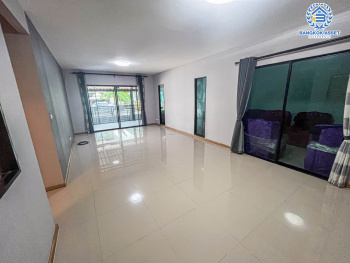 *****บ้านเดี่ยวมือสองปทุมธานี โครงการ เดอะทรัสต์ วิลล์ รังสิต-คลอง4 เนื้อที่กว้าง 53.6 ตร.ว. ฟังก์ชัน 4 ห้องนอน 2 ห้องน้ำ 2 ที่จอดรถ ต่อเติมครบ ลงเข็มอย่างดี บนทำเลเข้าเมือง หรือออกต่างจังหวัดก็สะดวก เชื่อมต่อถนนลำลูกกา, ถนนรังสิต-นครนายก, ถนนพหลโยธิน ใกล้จุดขึ้นทางด่วน "วงแหวนกาญจนาภิเษก"