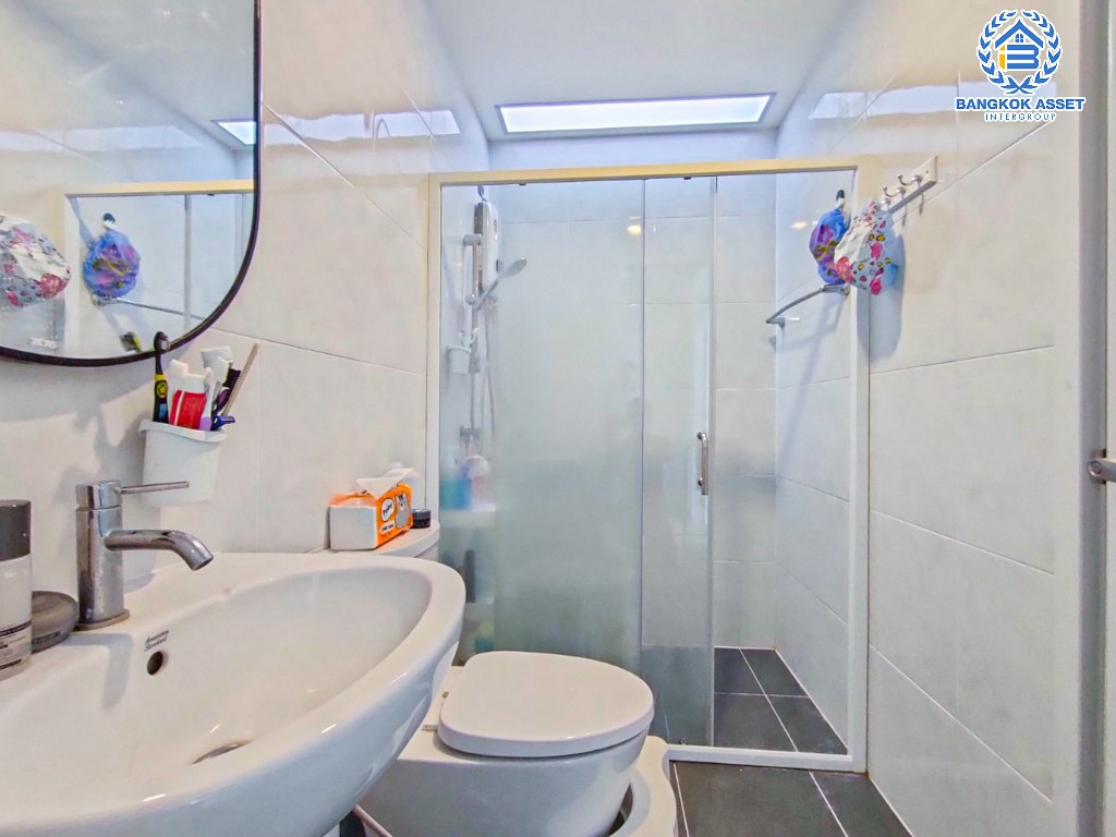 *****ทาวน์เฮ้าส์มือสอง โครงการ กัสโต้ เพชรเกษม-ทวีวัฒนา เนื้อที่ 19 ตร.ว. ฟังก์ชัน 2 ห้องนอน 2 ห้องน้ำ 2 ที่จอดรถ ภายในสภาพดี ต่อเติมครบ แถม! เครื่องปรับอากาศ โครงการตั้งบนทำเลเดินทางสะดวก เชื่อมต่อถนนเลียบคลองทวีวัฒนา ถนนเพชรเกษม ถนนพุทธมณฑลสาย3 ถนนบรมราชชนนี ใกล้เดอะมอลล์บางเเค