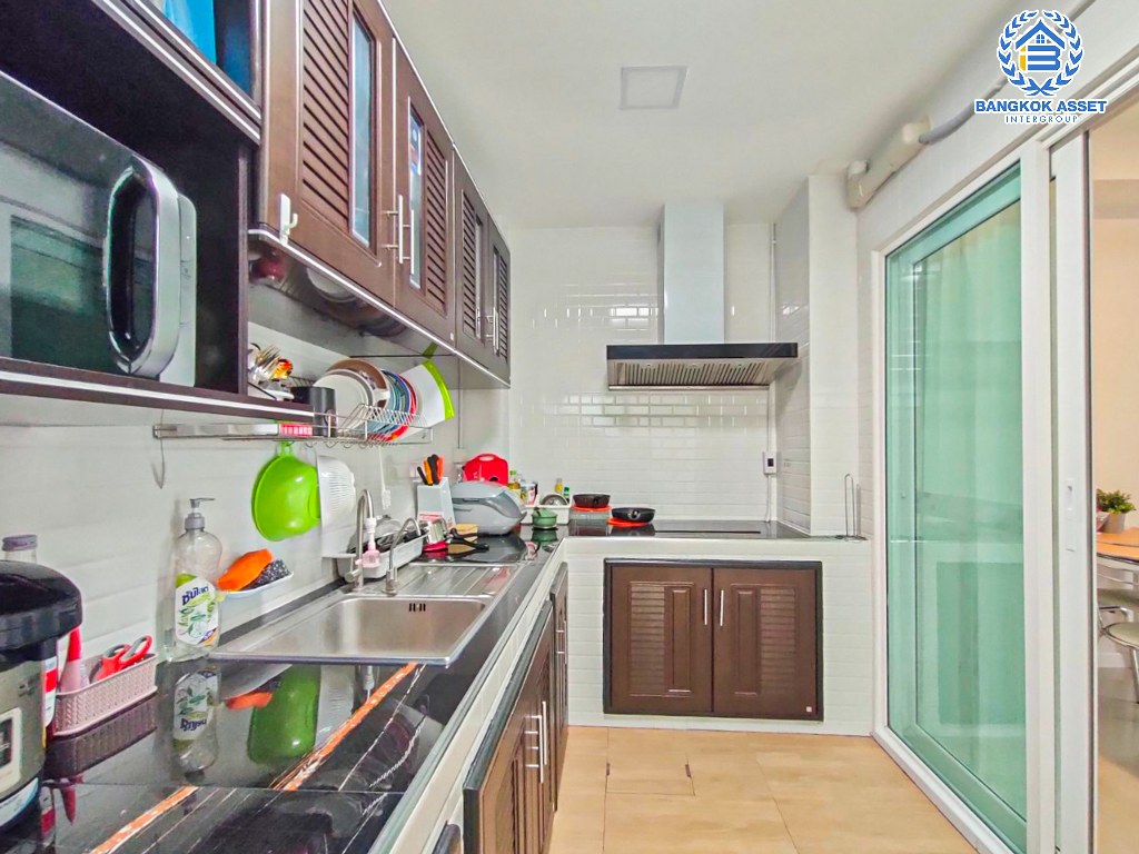 *****ทาวน์เฮ้าส์มือสอง โครงการ กัสโต้ เพชรเกษม-ทวีวัฒนา เนื้อที่ 19 ตร.ว. ฟังก์ชัน 2 ห้องนอน 2 ห้องน้ำ 2 ที่จอดรถ ภายในสภาพดี ต่อเติมครบ แถม! เครื่องปรับอากาศ โครงการตั้งบนทำเลเดินทางสะดวก เชื่อมต่อถนนเลียบคลองทวีวัฒนา ถนนเพชรเกษม ถนนพุทธมณฑลสาย3 ถนนบรมราชชนนี ใกล้เดอะมอลล์บางเเค