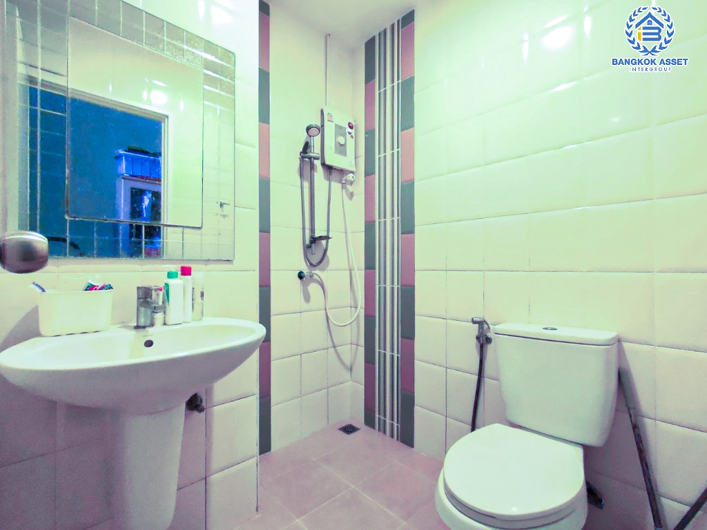 *****ทาวน์เฮ้าส์มือสอง โครงการ โกลเด้นทาวน์ ปิ่นเกล้า-จรัญสนิทวงศ์ เนื้อที่ 21.20 ตร.ว. ฟังก์ชัน 4 ห้องนอน 3 ห้องน้ำ 2 ที่จอดรถ บ้านสภาพสวย ฟรี! เครื่องปรับอากาศ โครงการตั้งบนทำเลดี เชื่อมต่อถนนจรัญสนิทวงศ์ ถนนสิรินธร ถนนนครอินทร์  ใกล้รถไฟฟ้าสายสีแดง "สถานีบางบำหรุ"