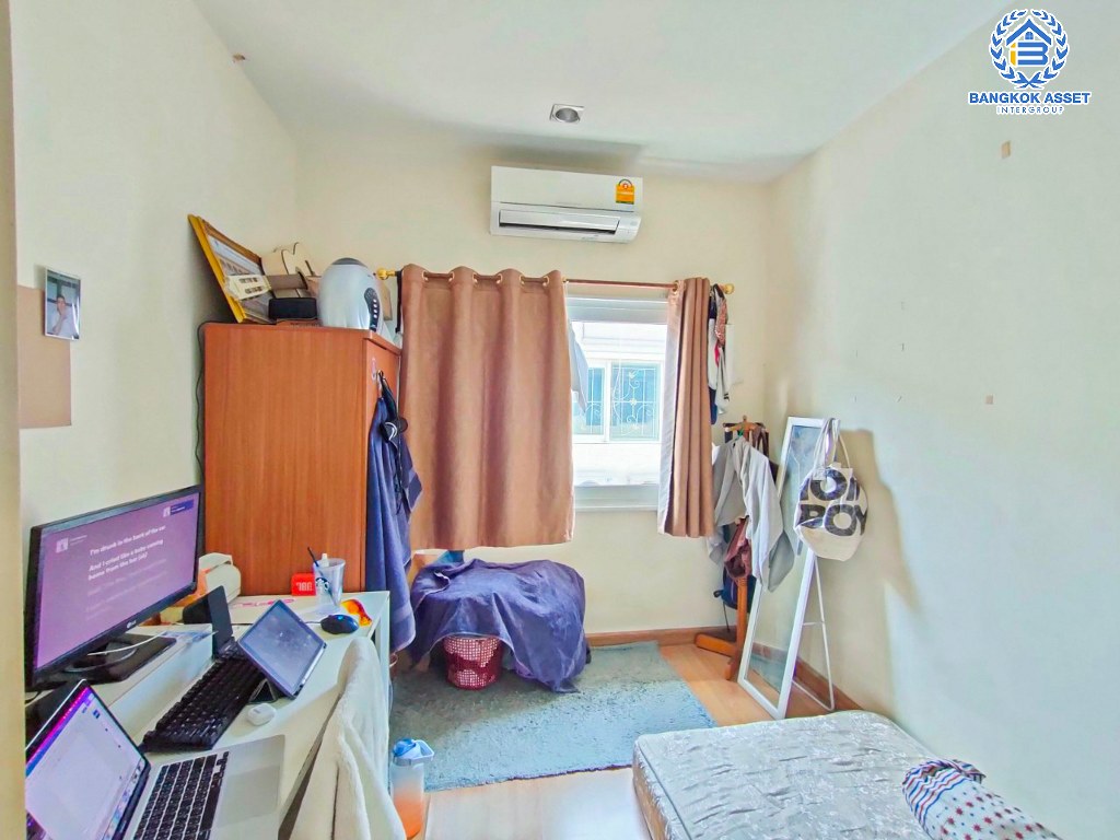 *****ทาวน์เฮ้าส์มือสอง โครงการ โกลเด้นทาวน์ ปิ่นเกล้า-จรัญสนิทวงศ์ เนื้อที่ 21.20 ตร.ว. ฟังก์ชัน 4 ห้องนอน 3 ห้องน้ำ 2 ที่จอดรถ บ้านสภาพสวย ฟรี! เครื่องปรับอากาศ โครงการตั้งบนทำเลดี เชื่อมต่อถนนจรัญสนิทวงศ์ ถนนสิรินธร ถนนนครอินทร์  ใกล้รถไฟฟ้าสายสีแดง "สถานีบางบำหรุ"