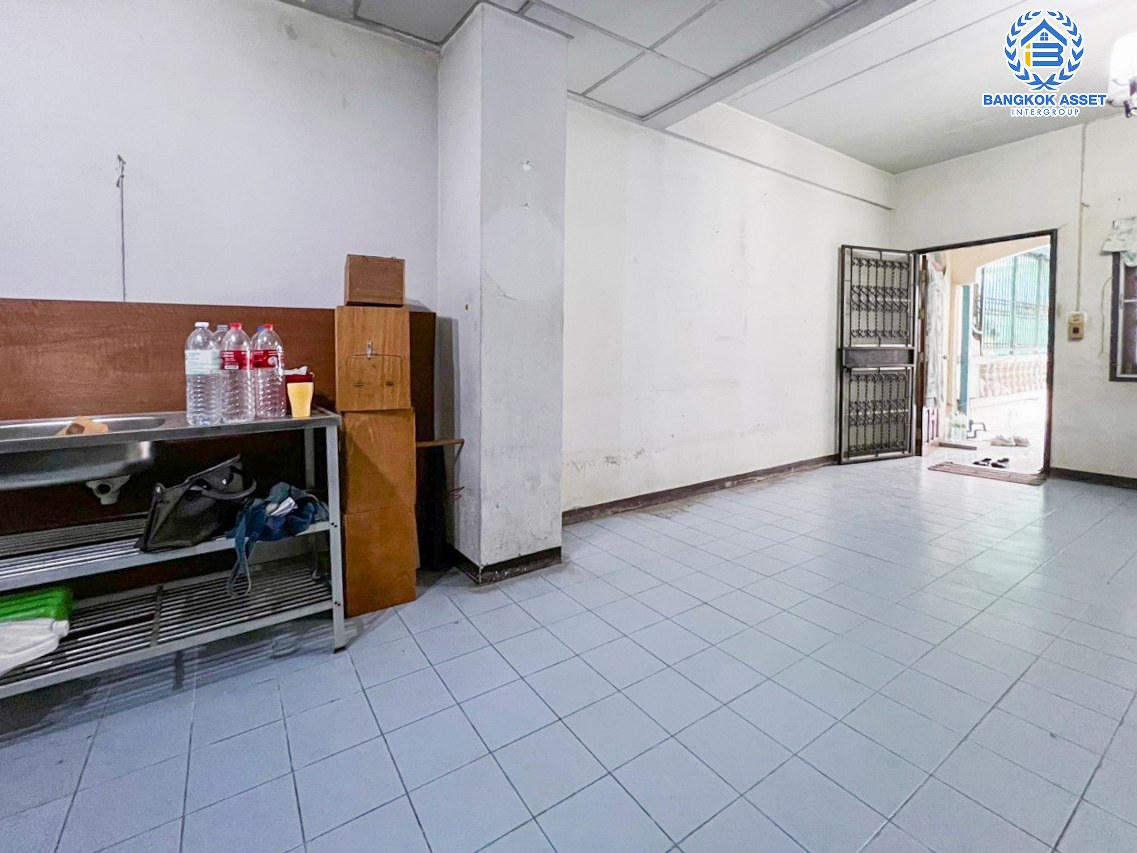 *****ทาวน์เฮ้าส์มือสองกรุงเทพมหานคร หมู่บ้าน รุ่งเรืองเฮ้าส์ พหลโยธิน เนื้อที่ 17 ตร.ว. ฟังก์ชัน 2 ห้องนอน 2 ห้องน้ำ 1 ที่จอดรถ บ้านราคาดี บนทำเลเดินทางสะดวก เชื่อมต่อถนนพหลโยธิน ใกล้รถไฟฟ้าสายสีเขียว "สถานีสะพานใหม่" ในราคาถูกสุดคุ้ม!