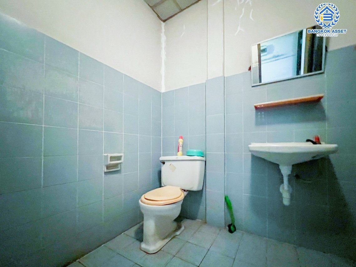 *****ทาวน์เฮ้าส์มือสองกรุงเทพมหานคร หมู่บ้าน รุ่งเรืองเฮ้าส์ พหลโยธิน เนื้อที่ 17 ตร.ว. ฟังก์ชัน 2 ห้องนอน 2 ห้องน้ำ 1 ที่จอดรถ บ้านราคาดี บนทำเลเดินทางสะดวก เชื่อมต่อถนนพหลโยธิน ใกล้รถไฟฟ้าสายสีเขียว "สถานีสะพานใหม่" ในราคาถูกสุดคุ้ม!