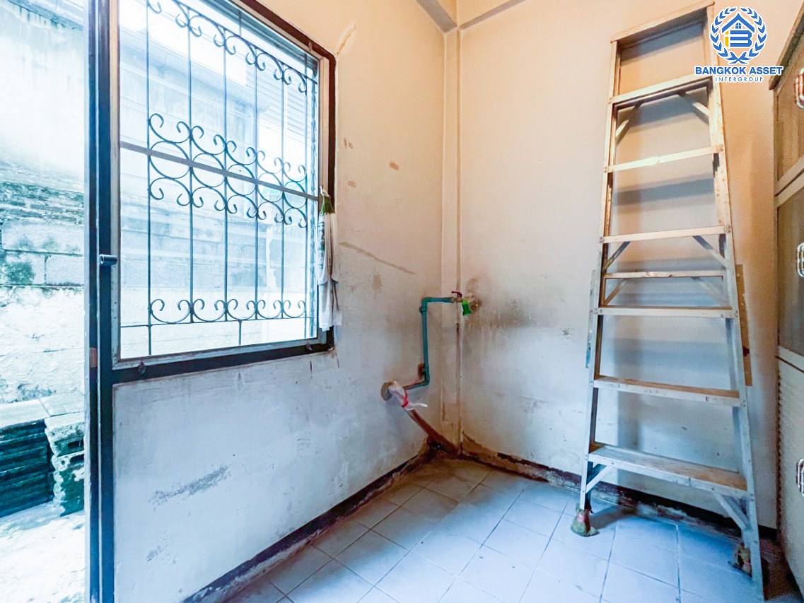 *****ทาวน์เฮ้าส์มือสองกรุงเทพมหานคร หมู่บ้าน รุ่งเรืองเฮ้าส์ พหลโยธิน เนื้อที่ 17 ตร.ว. ฟังก์ชัน 2 ห้องนอน 2 ห้องน้ำ 1 ที่จอดรถ บ้านราคาดี บนทำเลเดินทางสะดวก เชื่อมต่อถนนพหลโยธิน ใกล้รถไฟฟ้าสายสีเขียว "สถานีสะพานใหม่" ในราคาถูกสุดคุ้ม!