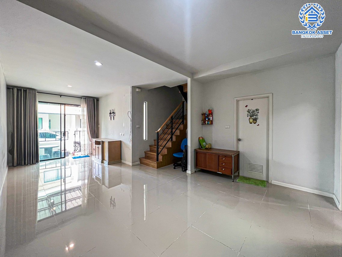 *****ทาวน์เฮ้าส์มือสองปทุมธานี โครงการ เปี่ยมสุข เอสเกต กรุงเทพฯ-ปทุมธานี เนื้อที่กว้างเกือบ 23 ตร.ว. ฟังก์ชัน 3 ห้องนอน 2 ห้องน้ำ บ้านสภาพสวย พร้อมเข้าอยู่ แถมฟรี! 3 เครื่องปรับอากาศ บนทำเลแห่งการเดินทาง เชื่อมต่อ ถนนกรุงเทพ-ปทุมธานี, ถนน 345, ถนนกาญจนาภิเษก