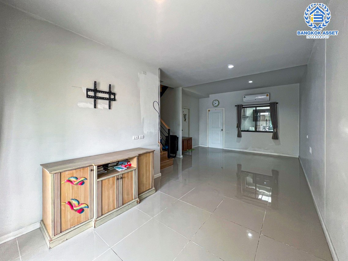 *****ทาวน์เฮ้าส์มือสองปทุมธานี โครงการ เปี่ยมสุข เอสเกต กรุงเทพฯ-ปทุมธานี เนื้อที่กว้างเกือบ 23 ตร.ว. ฟังก์ชัน 3 ห้องนอน 2 ห้องน้ำ บ้านสภาพสวย พร้อมเข้าอยู่ แถมฟรี! 3 เครื่องปรับอากาศ บนทำเลแห่งการเดินทาง เชื่อมต่อ ถนนกรุงเทพ-ปทุมธานี, ถนน 345, ถนนกาญจนาภิเษก