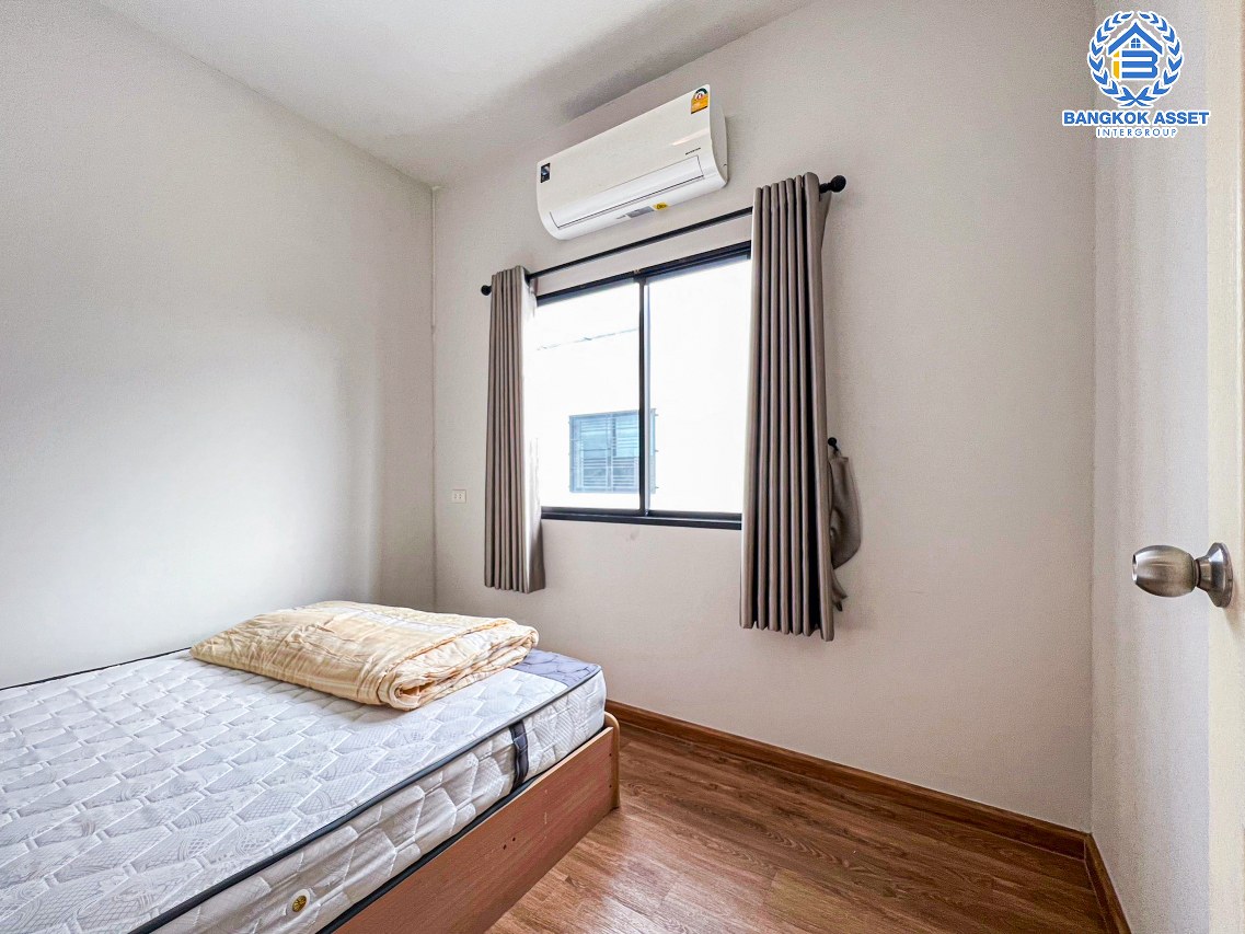 *****ทาวน์เฮ้าส์มือสองปทุมธานี โครงการ เปี่ยมสุข เอสเกต กรุงเทพฯ-ปทุมธานี เนื้อที่กว้างเกือบ 23 ตร.ว. ฟังก์ชัน 3 ห้องนอน 2 ห้องน้ำ บ้านสภาพสวย พร้อมเข้าอยู่ แถมฟรี! 3 เครื่องปรับอากาศ บนทำเลแห่งการเดินทาง เชื่อมต่อ ถนนกรุงเทพ-ปทุมธานี, ถนน 345, ถนนกาญจนาภิเษก