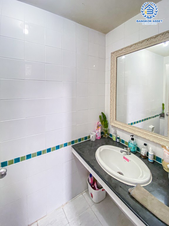 *****บ้านเดี่ยวมือสอง โครงการ ภัสสร8 กาญจนาภิเษก เนื้อที่กว้าง 50.70 ตร.ว. ฟังก์ชัน 4 ห้องนอน 3 ห้องน้ำ โครงสร้างบ้านดีเยี่ยม ต่อเติมครบพร้อมเข้าอยู่ โครงการบนทำเลเดินทางสะดวก เชื่อมต่อถนนปิ่นเกล้า-นครชัยศรี ถนนนครอินทร์ ใกล้เซ็นทรัลเวสต์เกต และจุดขึ้นทางด่วน "ศรีรัช"