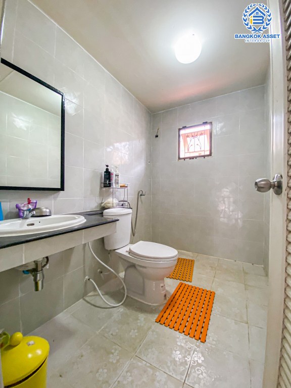 *****บ้านเดี่ยวมือสอง โครงการ ภัสสร8 กาญจนาภิเษก เนื้อที่กว้าง 50.70 ตร.ว. ฟังก์ชัน 4 ห้องนอน 3 ห้องน้ำ โครงสร้างบ้านดีเยี่ยม ต่อเติมครบพร้อมเข้าอยู่ โครงการบนทำเลเดินทางสะดวก เชื่อมต่อถนนปิ่นเกล้า-นครชัยศรี ถนนนครอินทร์ ใกล้เซ็นทรัลเวสต์เกต และจุดขึ้นทางด่วน "ศรีรัช"