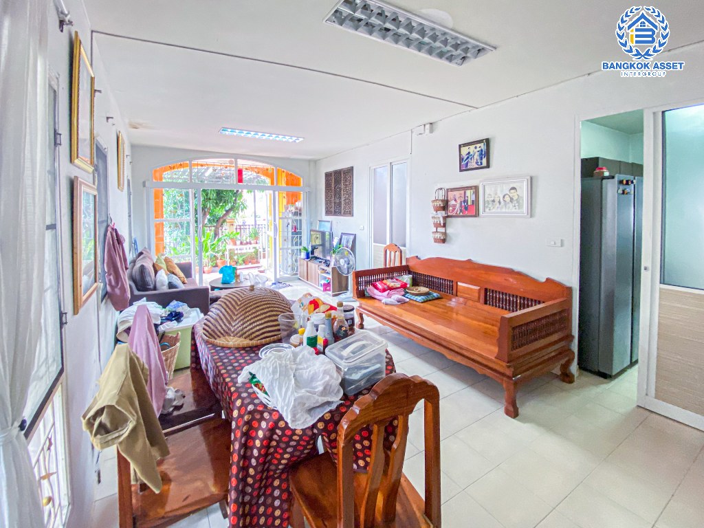 *****บ้านเดี่ยวมือสอง โครงการ ภัสสร8 กาญจนาภิเษก เนื้อที่กว้าง 50.70 ตร.ว. ฟังก์ชัน 4 ห้องนอน 3 ห้องน้ำ โครงสร้างบ้านดีเยี่ยม ต่อเติมครบพร้อมเข้าอยู่ โครงการบนทำเลเดินทางสะดวก เชื่อมต่อถนนปิ่นเกล้า-นครชัยศรี ถนนนครอินทร์ ใกล้เซ็นทรัลเวสต์เกต และจุดขึ้นทางด่วน "ศรีรัช"