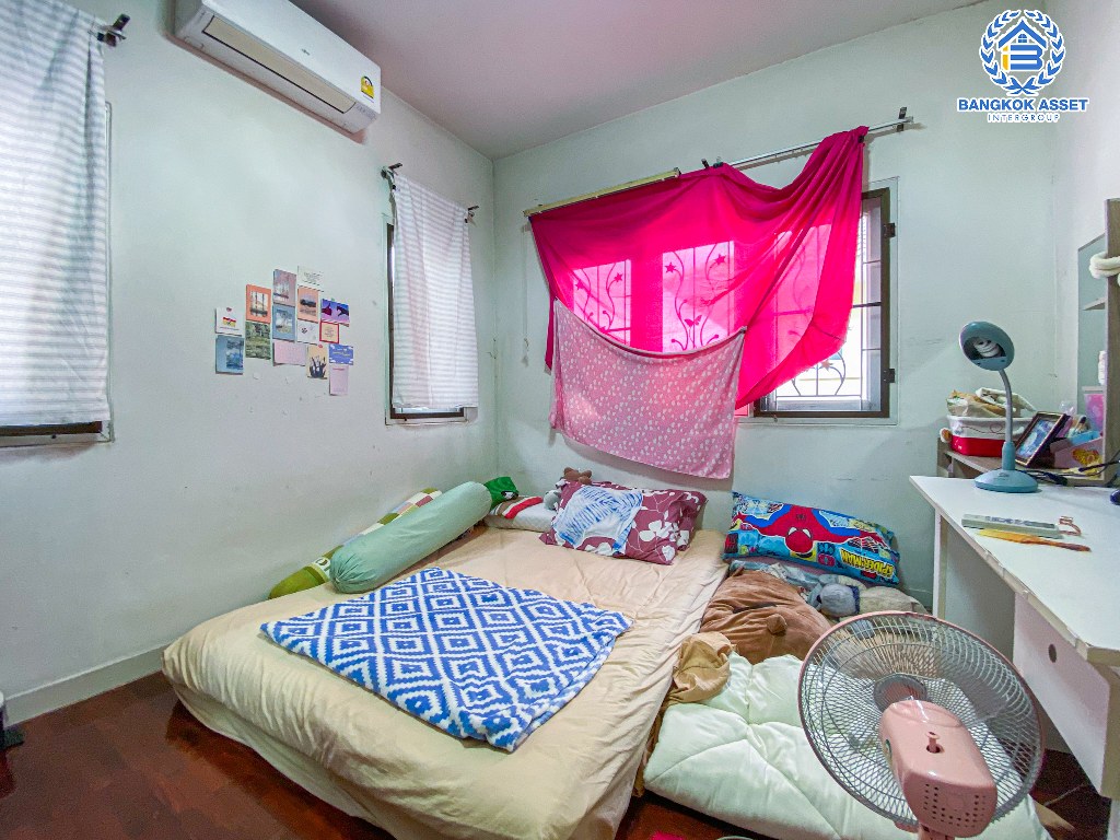 *****บ้านเดี่ยวมือสอง โครงการ ภัสสร8 กาญจนาภิเษก เนื้อที่กว้าง 50.70 ตร.ว. ฟังก์ชัน 4 ห้องนอน 3 ห้องน้ำ โครงสร้างบ้านดีเยี่ยม ต่อเติมครบพร้อมเข้าอยู่ โครงการบนทำเลเดินทางสะดวก เชื่อมต่อถนนปิ่นเกล้า-นครชัยศรี ถนนนครอินทร์ ใกล้เซ็นทรัลเวสต์เกต และจุดขึ้นทางด่วน "ศรีรัช"