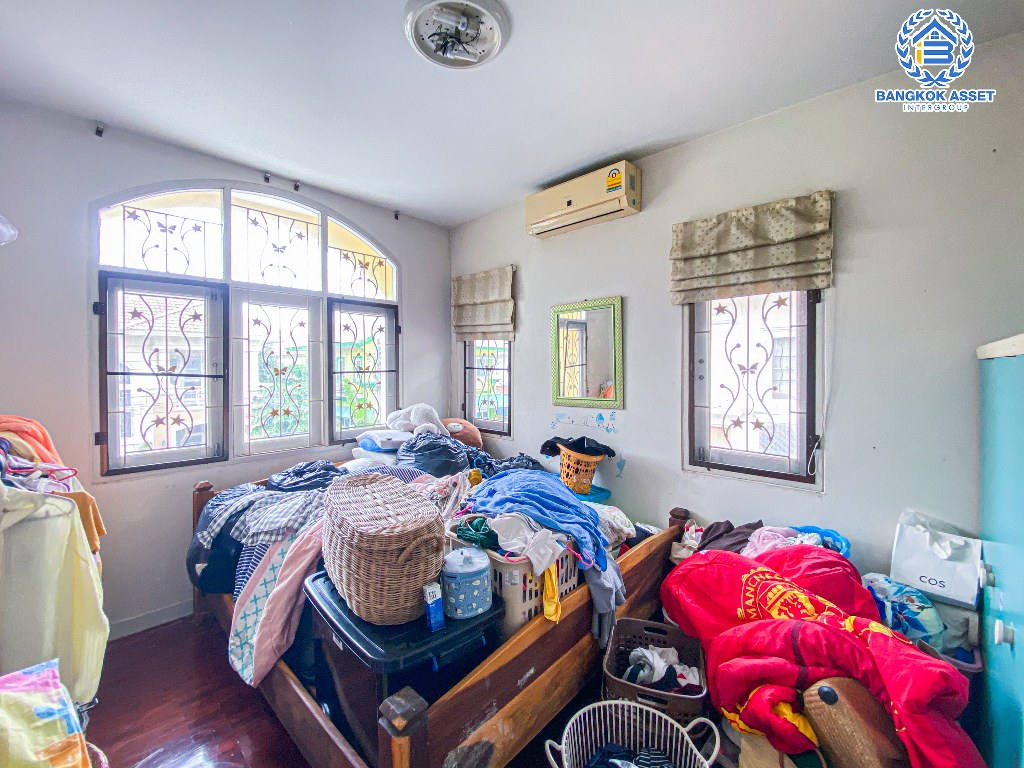 *****บ้านเดี่ยวมือสอง โครงการ ภัสสร8 กาญจนาภิเษก เนื้อที่กว้าง 50.70 ตร.ว. ฟังก์ชัน 4 ห้องนอน 3 ห้องน้ำ โครงสร้างบ้านดีเยี่ยม ต่อเติมครบพร้อมเข้าอยู่ โครงการบนทำเลเดินทางสะดวก เชื่อมต่อถนนปิ่นเกล้า-นครชัยศรี ถนนนครอินทร์ ใกล้เซ็นทรัลเวสต์เกต และจุดขึ้นทางด่วน "ศรีรัช"