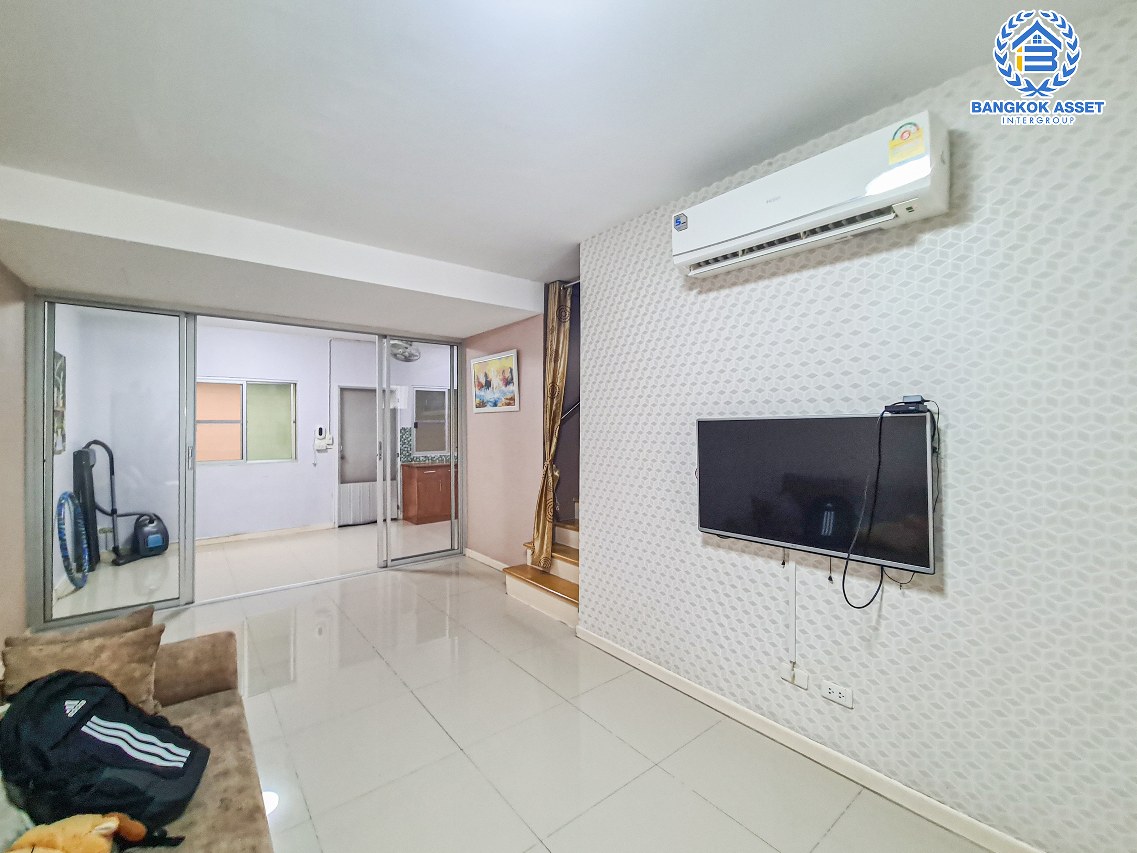 *****ทาวน์เฮ้าส์มือสองนครปฐม โครงการ พฤกษาวิลล์77 พุทธมณฑลสาย4 เนื้อที่กว้าง 18.7 ตร.ว. ฟังก์ชัน 3 ห้องนอน 2 ห้องน้ำ 1 ที่จอดรถ บ้านสภาพดี บนทำเลแห่งการเดินทาง หน้าโครงการติด ถนนพุทธมณฑลสาย4 เชื่อมต่อถนนเพชรเกษม, ถนนกาญจนาภิเษก จองด่วน!