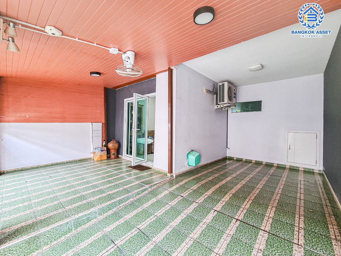 *****ทาวน์เฮ้าส์มือสองนครปฐม โครงการ พฤกษาวิลล์77 พุทธมณฑลสาย4 เนื้อที่กว้าง 18.7 ตร.ว. ฟังก์ชัน 3 ห้องนอน 2 ห้องน้ำ 1 ที่จอดรถ บ้านสภาพดี บนทำเลแห่งการเดินทาง หน้าโครงการติด ถนนพุทธมณฑลสาย4 เชื่อมต่อถนนเพชรเกษม, ถนนกาญจนาภิเษก จองด่วน!