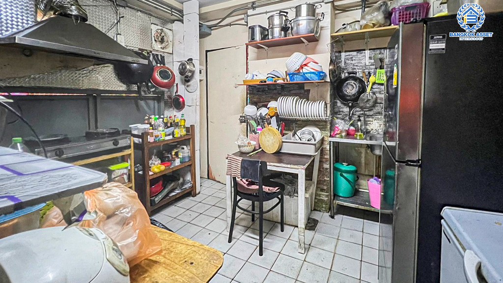 *****อาคารพาณิชย์มือสอง ซอยภูมิจิตร พระราม4 หลังมุม เนื้อที่กว้าง 11.90 ตร.ว. ฟังก์ชัน 3 ห้องนอน 3 ห้องน้ำ ขายพร้อมคนเช่า เหมาะกับทำธุรกิจเปิดกิจการ บนทำเลเมือง เดินทางสะดวก เชื่อมต่อหลากหลายเส้นทาง ทั้ง ถนนพระราม4 ถนนสุขุมวิท ใกล้โครงการรถไฟฟ้าสายสีเขียว "สถานีพระขโนง"