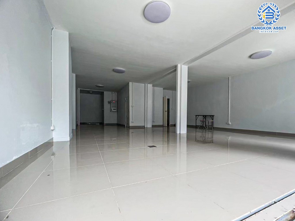 *****อาคารพาณิชย์มือสอง 3 ชั้น ซอยภูมิจิตร พระราม4 เนื้อที่กว้าง 26 ตร.ว. ฟังก์ชัน 10 ห้องนอน 10 ห้องน้ำ ขายพร้อมคนเช่า เหมาะกับทำธุรกิจเปิดกิจการ บนทำเลเมือง เดินทางสะดวก เชื่อมต่อหลากหลายเส้นทาง ทั้ง ถนนพระราม4 ถนนสุขุมวิท ใกล้โครงการรถไฟฟ้าสายสีเขียว "สถานีพระขโนง"