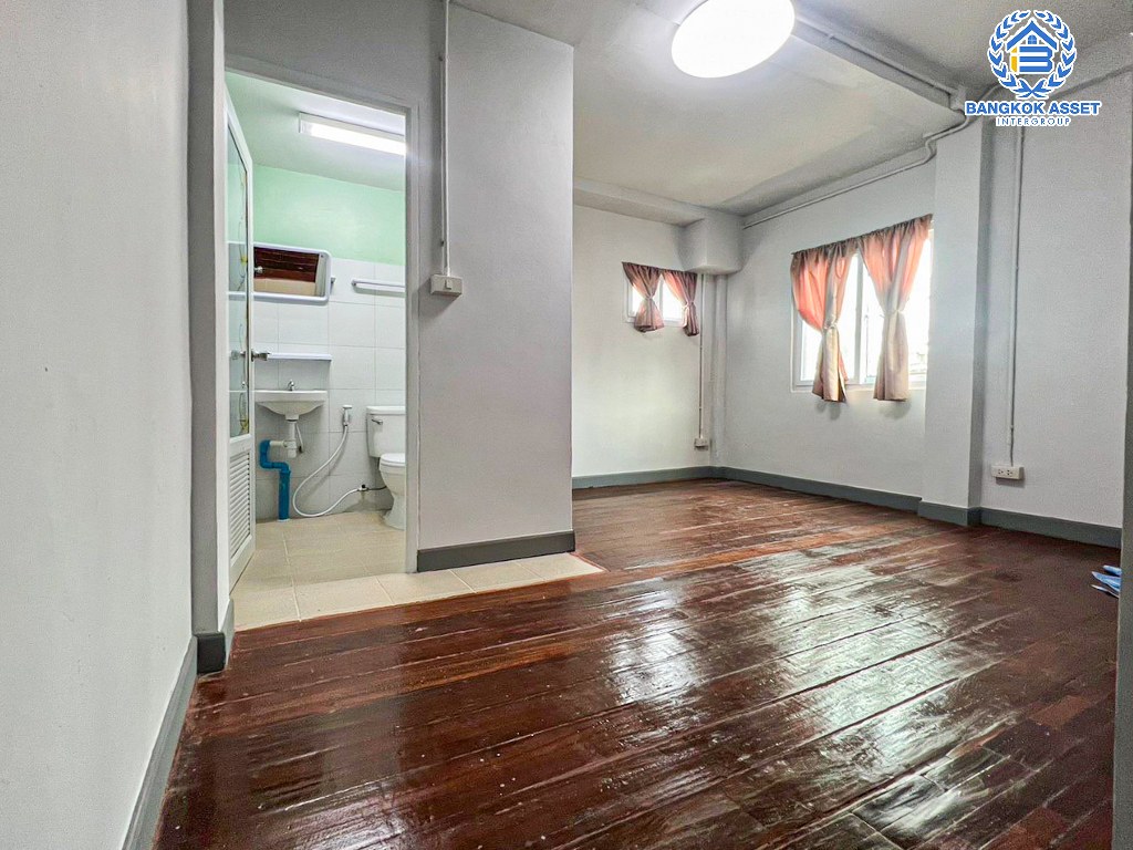 *****อาคารพาณิชย์มือสอง 3 ชั้น ซอยภูมิจิตร พระราม4 เนื้อที่กว้าง 26 ตร.ว. ฟังก์ชัน 10 ห้องนอน 10 ห้องน้ำ ขายพร้อมคนเช่า เหมาะกับทำธุรกิจเปิดกิจการ บนทำเลเมือง เดินทางสะดวก เชื่อมต่อหลากหลายเส้นทาง ทั้ง ถนนพระราม4 ถนนสุขุมวิท ใกล้โครงการรถไฟฟ้าสายสีเขียว "สถานีพระขโนง"