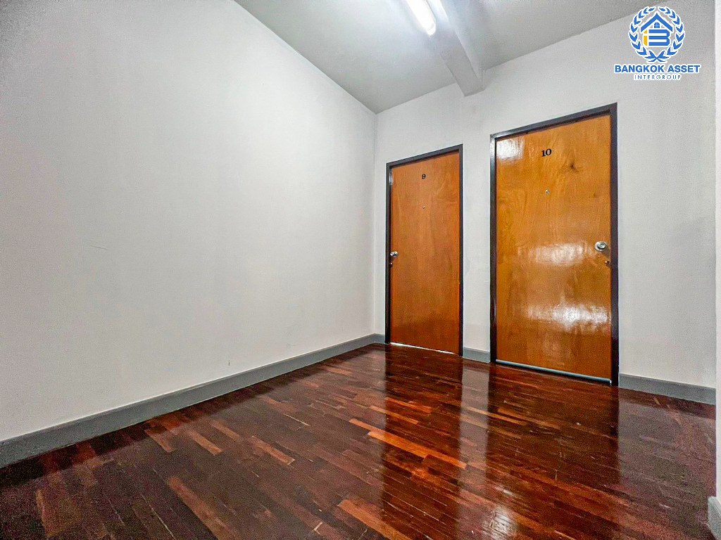 *****อาคารพาณิชย์มือสอง 3 ชั้น ซอยภูมิจิตร พระราม4 เนื้อที่กว้าง 26 ตร.ว. ฟังก์ชัน 10 ห้องนอน 10 ห้องน้ำ ขายพร้อมคนเช่า เหมาะกับทำธุรกิจเปิดกิจการ บนทำเลเมือง เดินทางสะดวก เชื่อมต่อหลากหลายเส้นทาง ทั้ง ถนนพระราม4 ถนนสุขุมวิท ใกล้โครงการรถไฟฟ้าสายสีเขียว "สถานีพระขโนง"